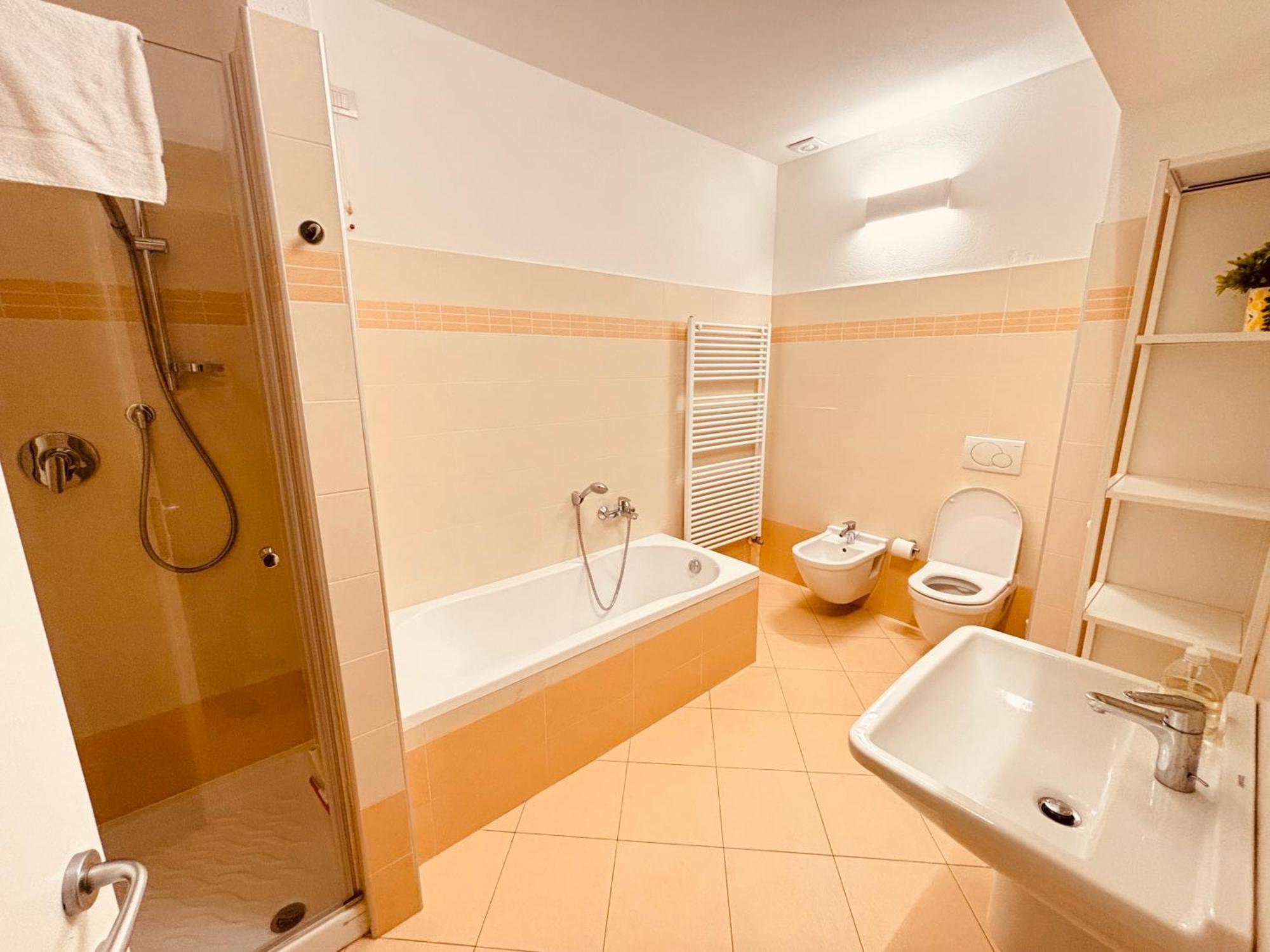 Lago Villa Zen - Apartment With Jacuzzi, Panoramic Views 레노 외부 사진